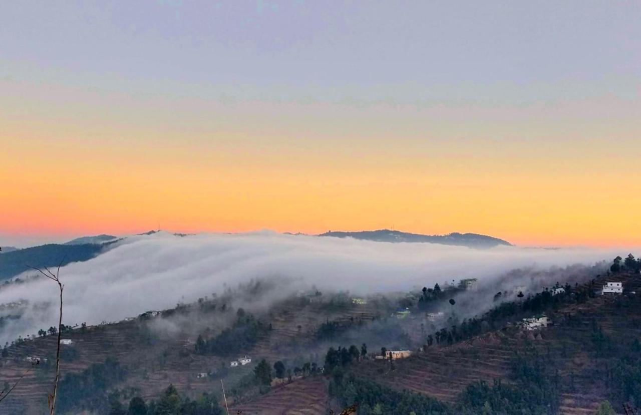 Chirping Orchard, Mukteshwar B&B 외부 사진