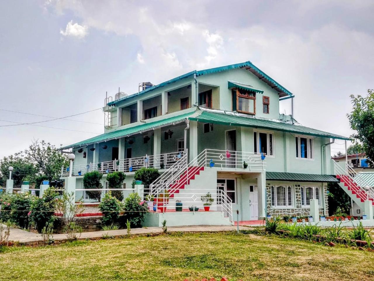 Chirping Orchard, Mukteshwar B&B 외부 사진